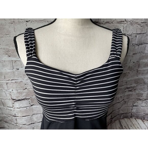 Lululemon Run Fast Track Tank Top Built in Bra Black White Stripe 6 - Picture 2 of 5